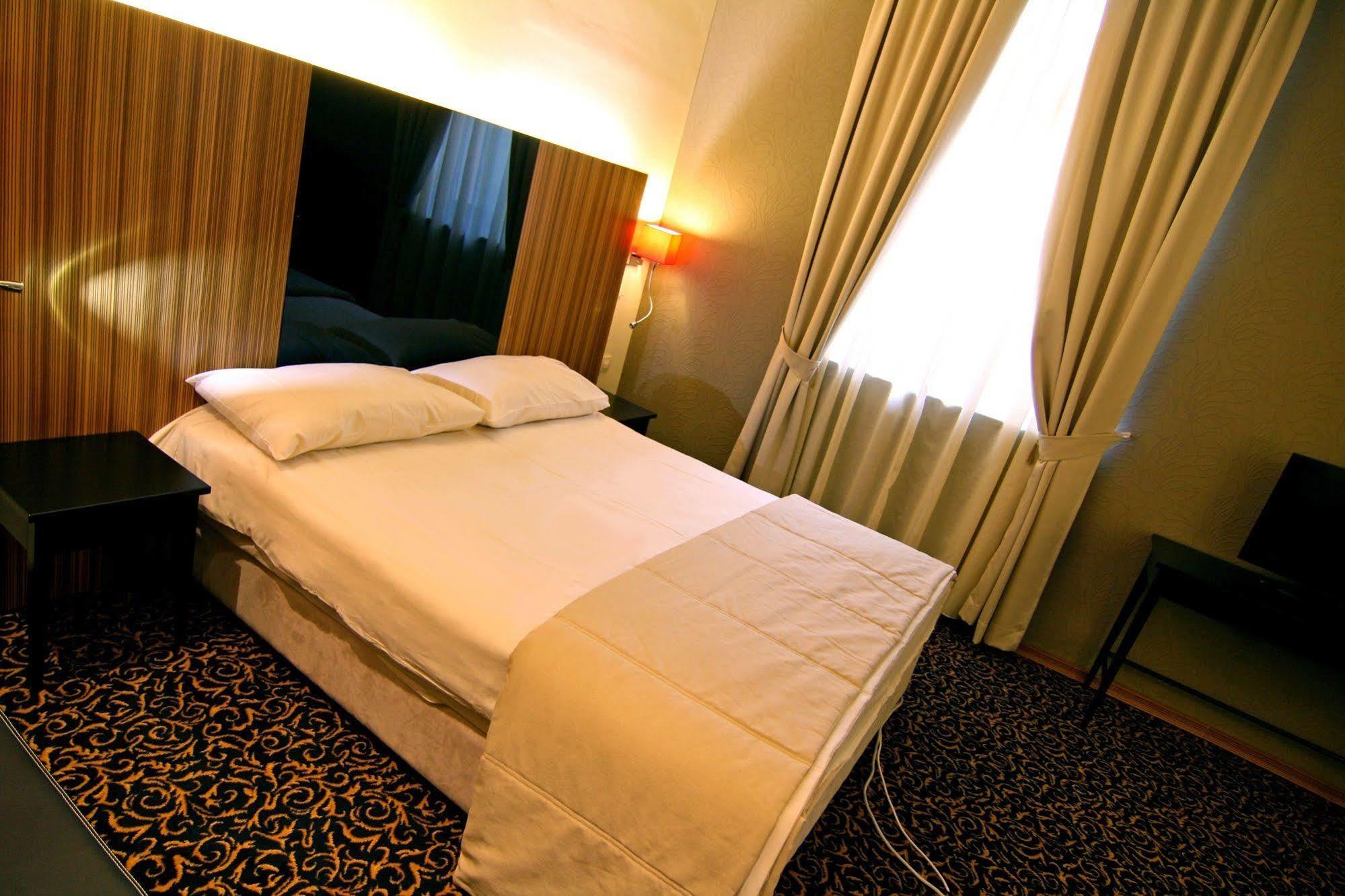 Hotel Crystal Сараево Экстерьер фото